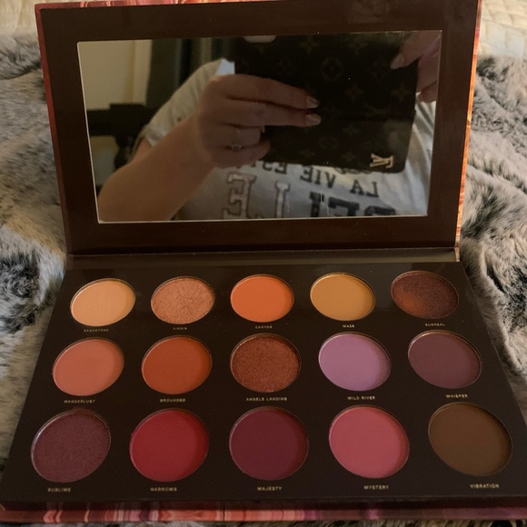 HIPDOT - 15 pan palette in a variety of colors. - Picture 5 of 7